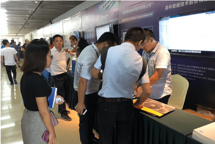 美林?jǐn)?shù)據(jù)展臺