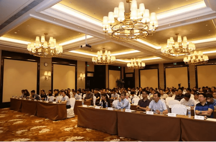 大數(shù)據(jù)分析峰會(huì)解讀數(shù)據(jù)時(shí)代未來