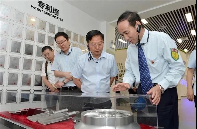 美林?jǐn)?shù)據(jù)董事長(zhǎng)程宏亮一行參觀陜鼓動(dòng)力