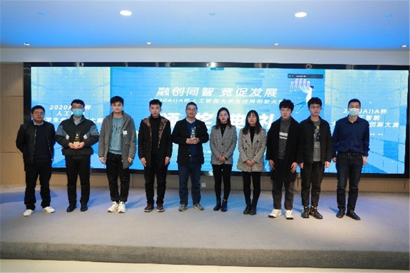 南洋理工學(xué)院的NvrOverFit賽隊(duì)、河南大學(xué)的數(shù)學(xué)院A組獲得二等獎(jiǎng)