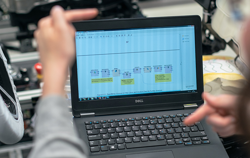 拒絕簡單“拼盤化” AI人才培養(yǎng)探索深度融合新模式