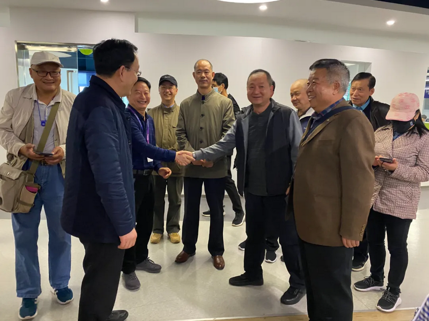 某部隊離休退休干部參觀美林?jǐn)?shù)據(jù)