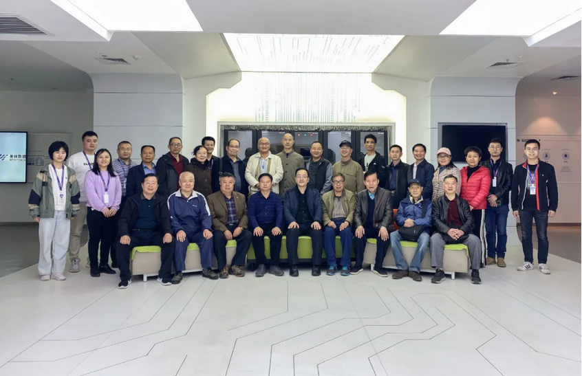 老首長們與美林?jǐn)?shù)據(jù)人員合影