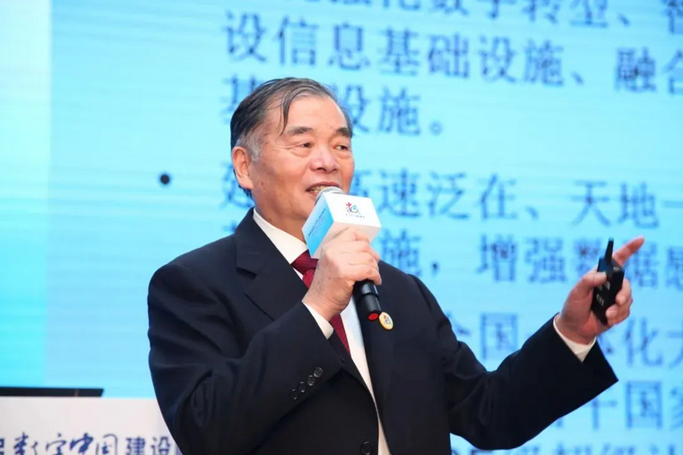 北京大學(xué)教授、工業(yè)和信息化部原副部長 楊學(xué)山