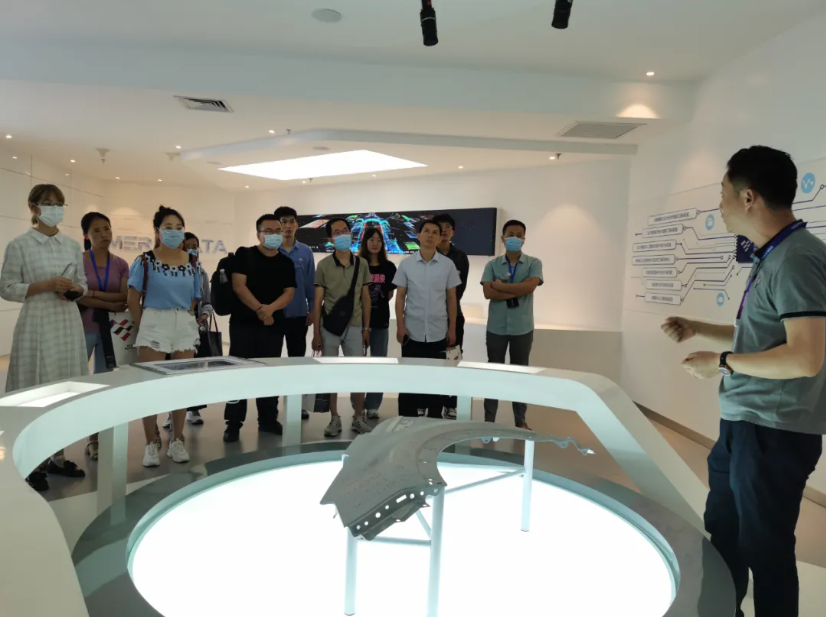 高校教師參觀美林數(shù)據(jù)