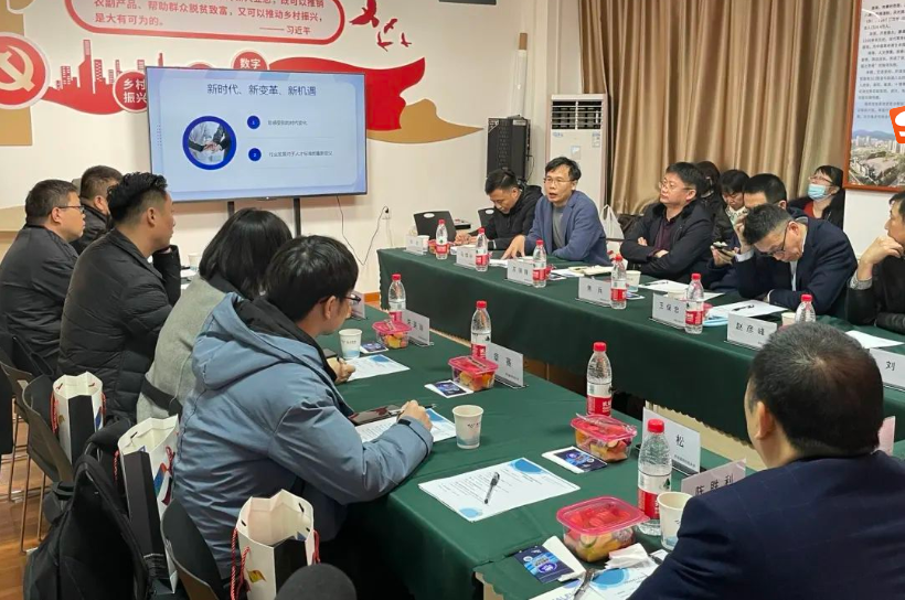 “大數(shù)據(jù)管理人才培養(yǎng)的思考與行動(dòng)”專題座談會(huì)成功舉辦！